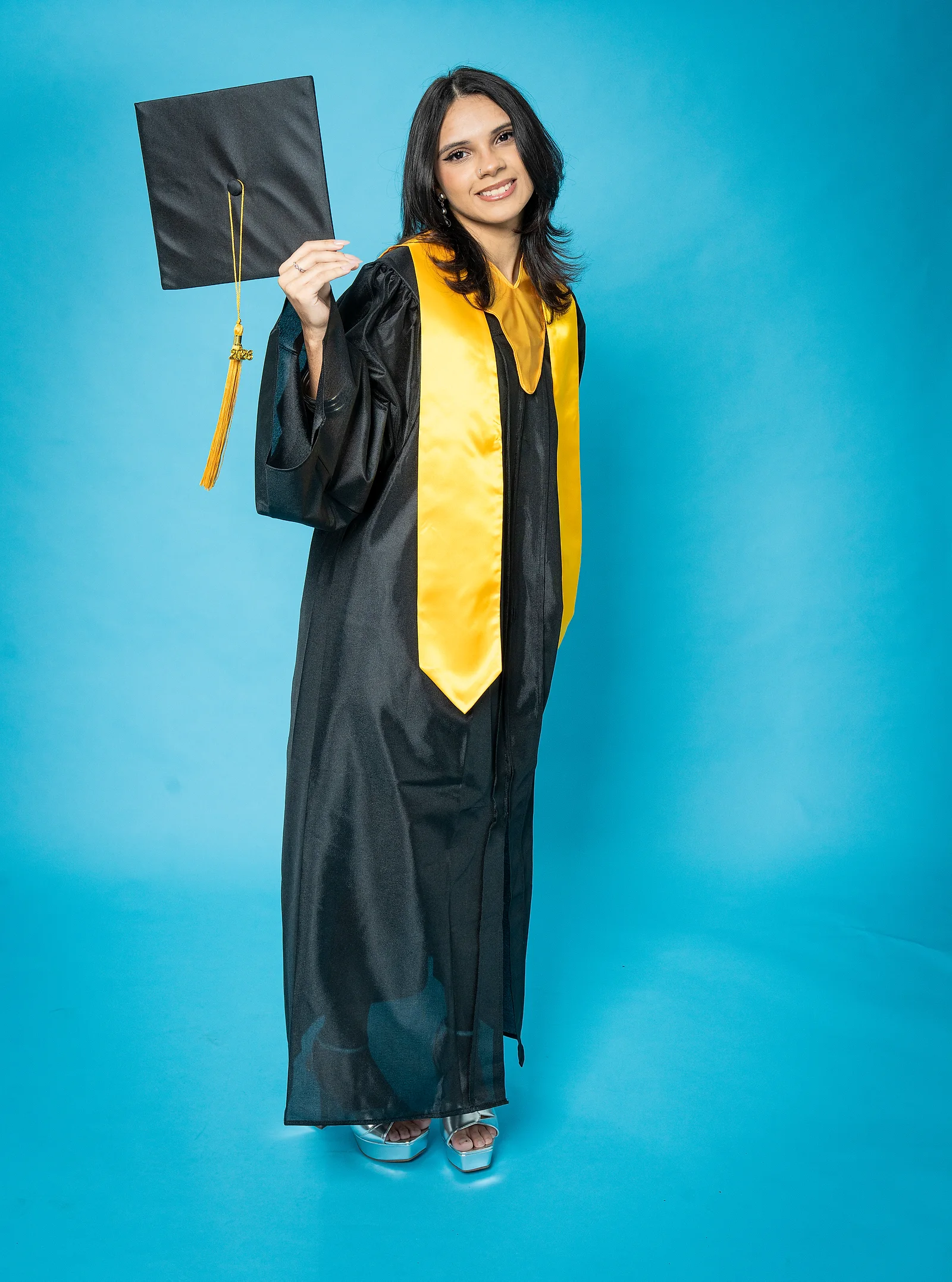 Estudiante de LÍDERES ONLINE SCHOOL durante la sesión fotográfica institucional